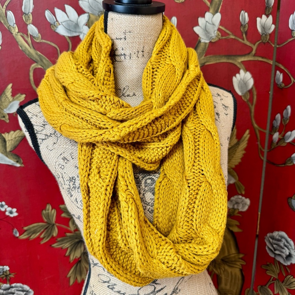 Women’s C.C. Scarf and Hat Bundle | #S19 - Picture 2 of 12